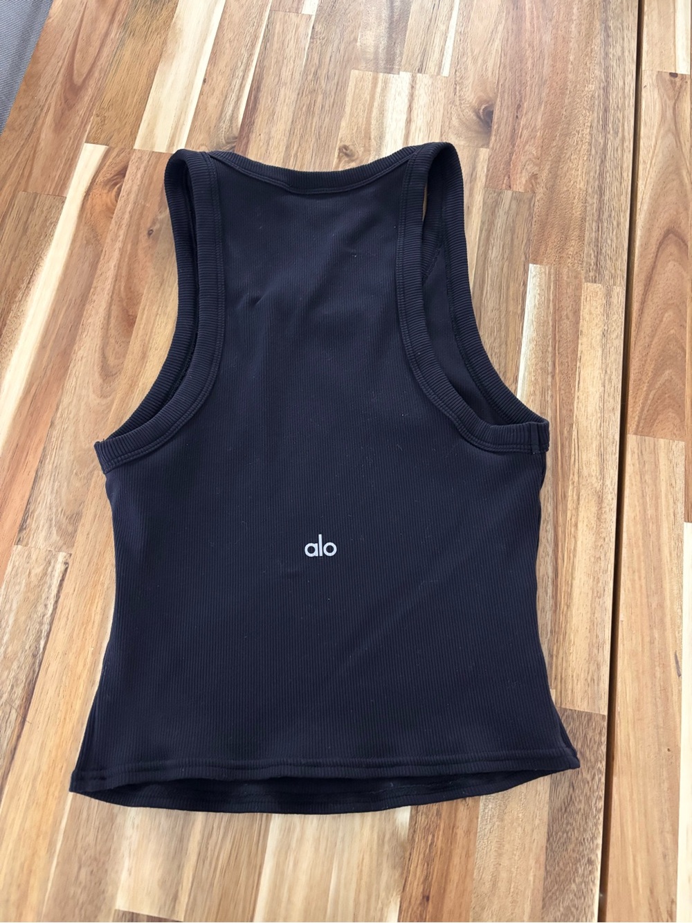 Alo Yoga Black Ribbed Cropped Tank Top Fits Large EUC - Picture 2 of 2